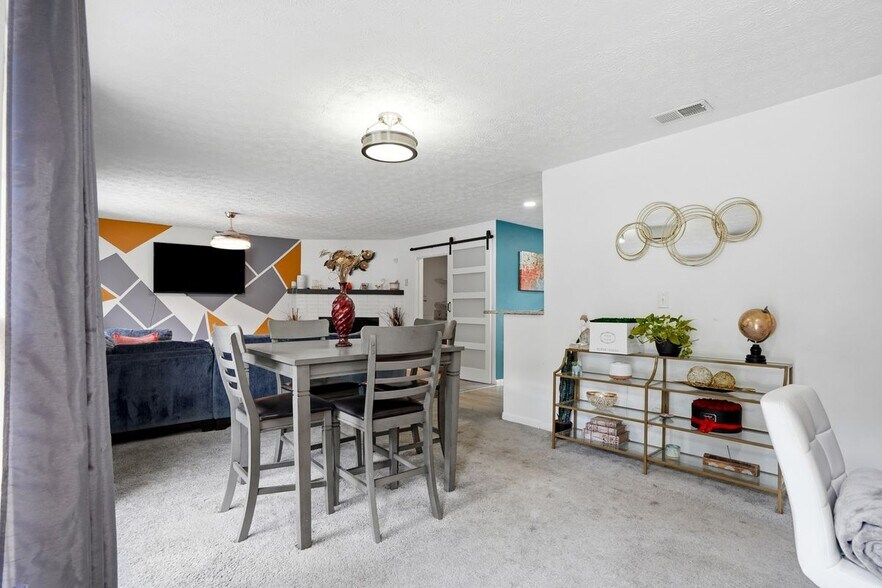 Building Photo - 405 King Arthur Ct