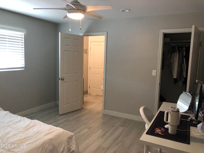 Building Photo - 607 E Encanto Dr