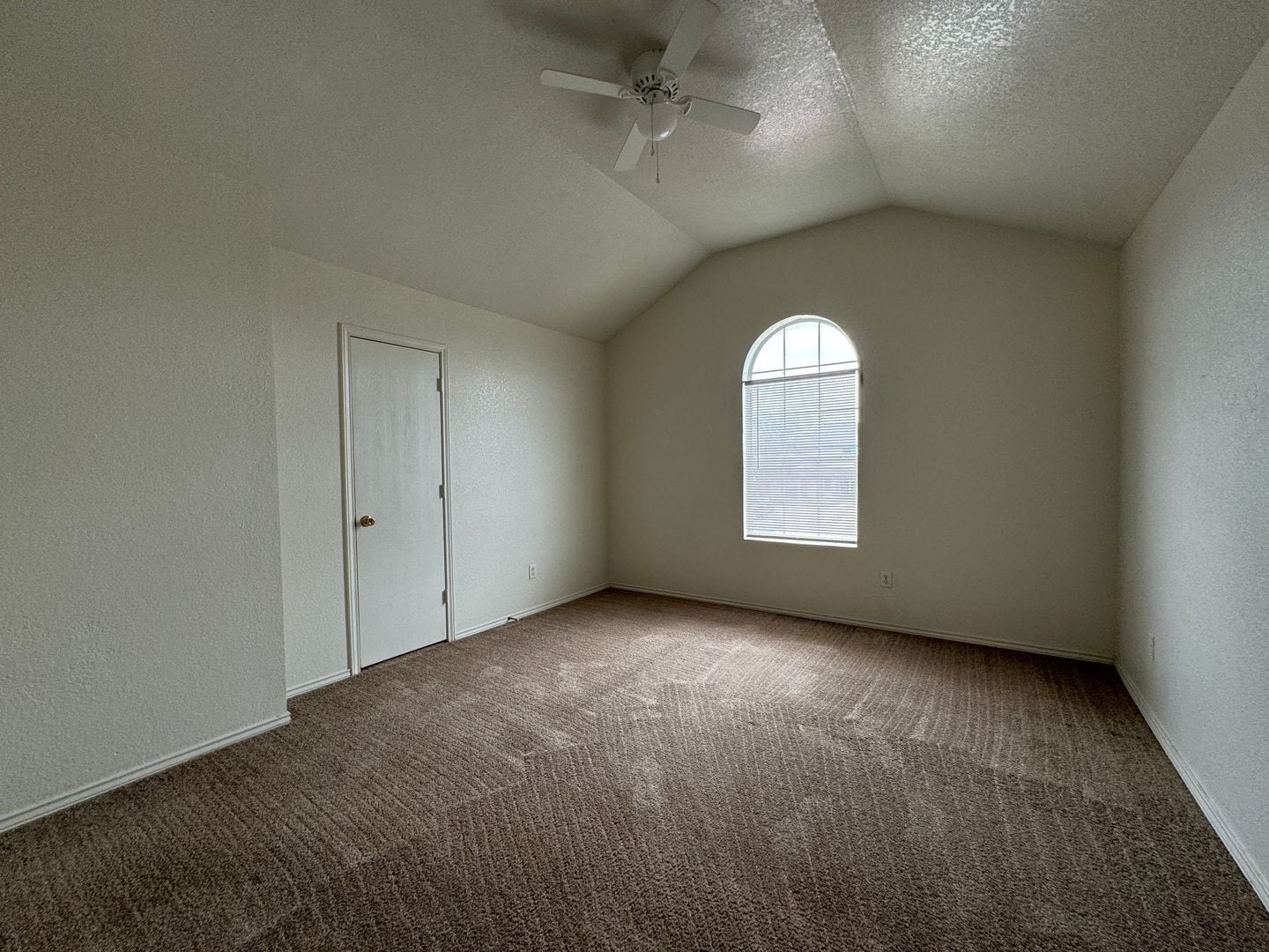 Building Photo - 4207 Deek Dr