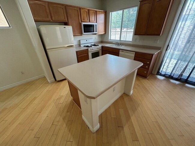 Building Photo - SOUTHWEST LAS VEGAS PROEPRTY WITH 3 BED, 3...