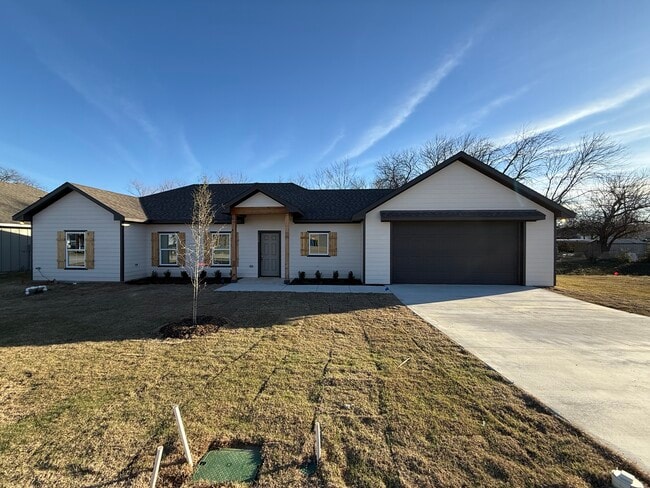 Building Photo - 104 Kirkland St