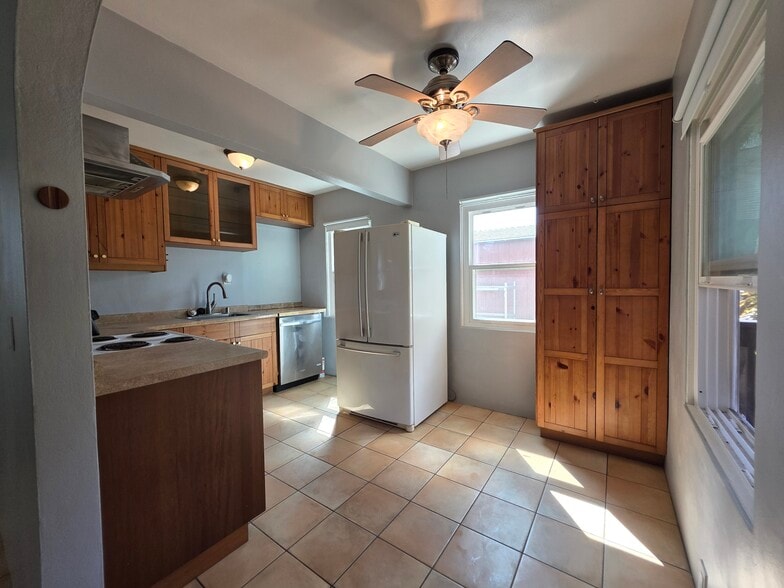 4 - 4649 W Point Loma Blvd