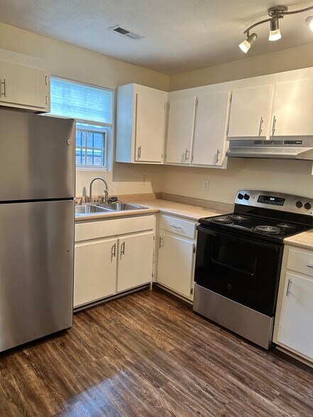 Kitchen - 784 Kings Rd