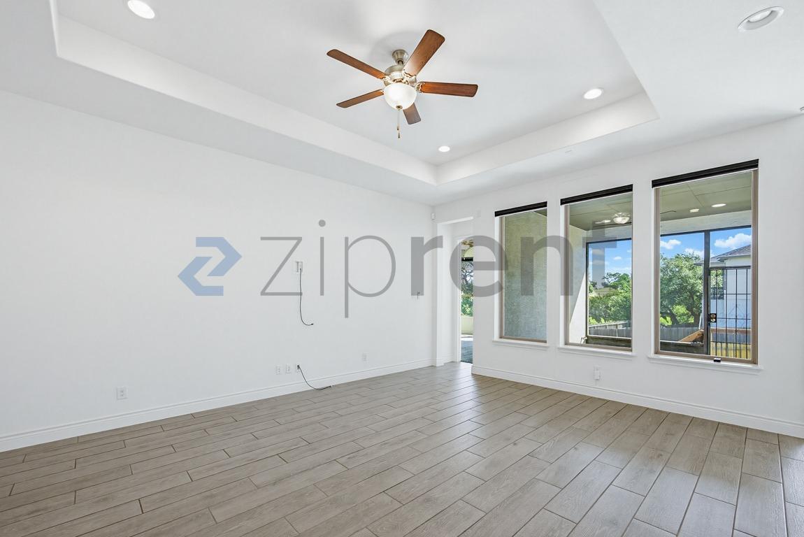 Building Photo - Unit