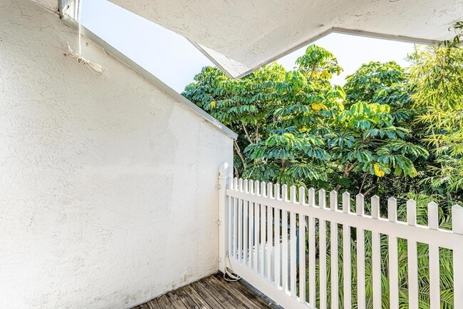 Building Photo - 2936 Florida Blvd