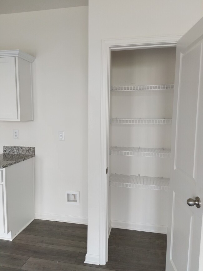 Building Photo - 306 Penn Sta Wy