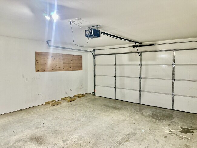 Building Photo - 920 Queen St