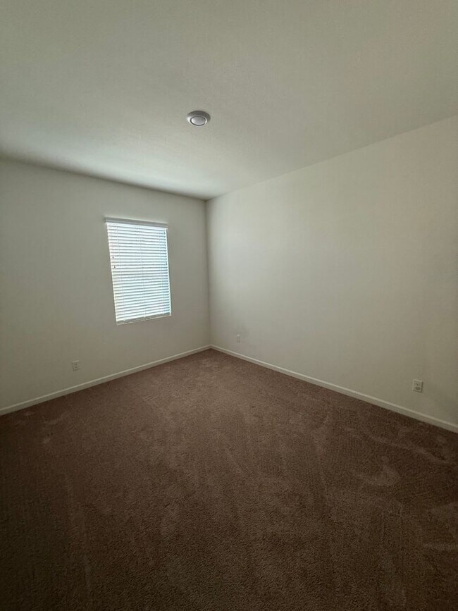 Building Photo - 2351 Hanson Dr
