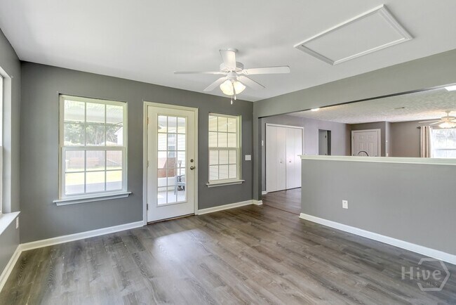 Building Photo - 402 Sterling Creek Dr