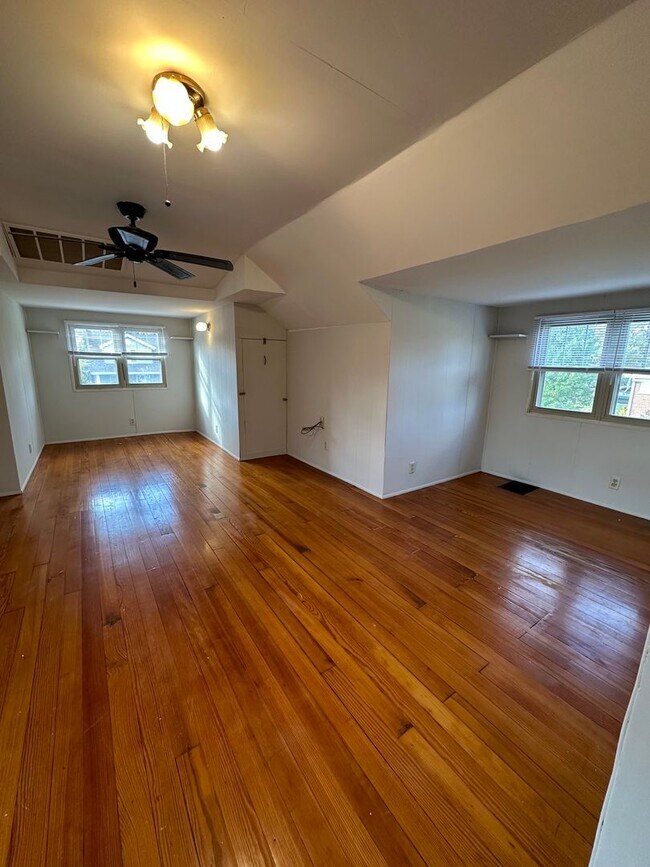 Building Photo - CHEVIOT - Charming 3 bed 1.5 bath brick cape cod