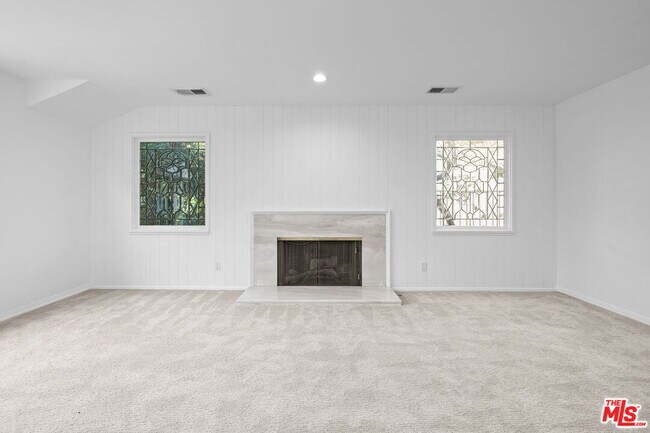 Building Photo - 10384 Northvale Rd