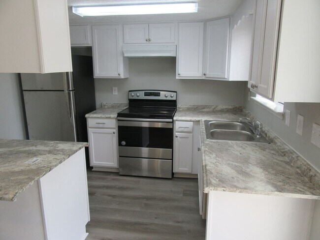 Building Photo - 2914 Sequoia Ave