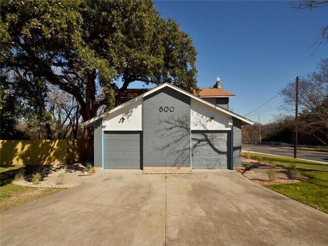 Building Photo - 600 Ramble Lane