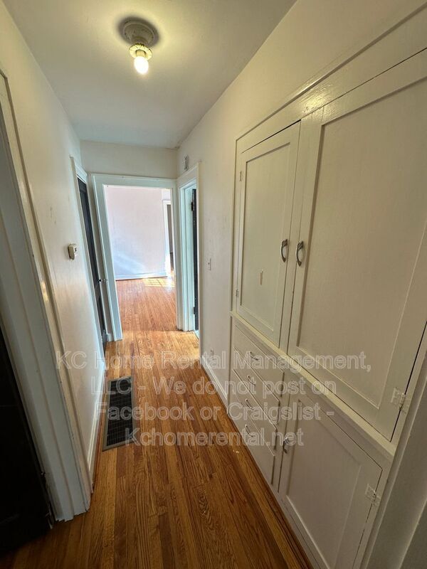 Building Photo - 207 W 51 Terrace