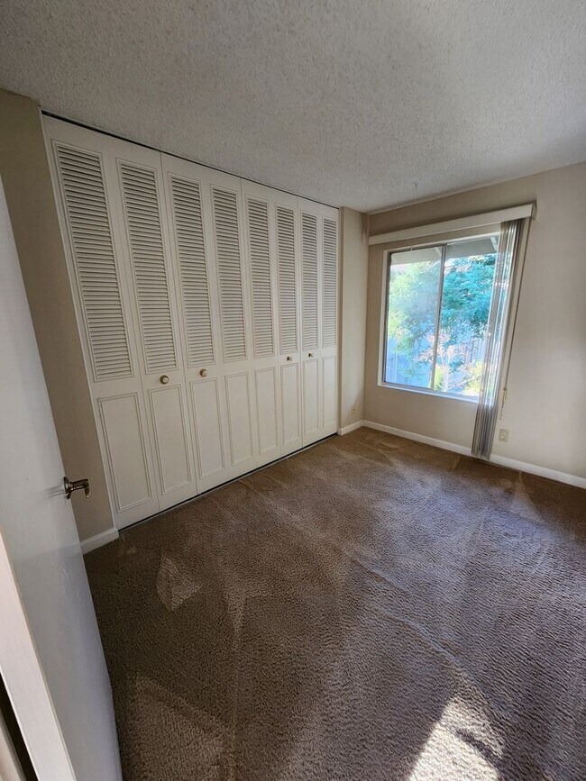 Building Photo - 1 bedroom upstairs unit in Walnut Park