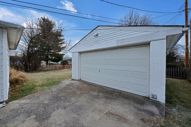 Building Photo - 2137 Toni St