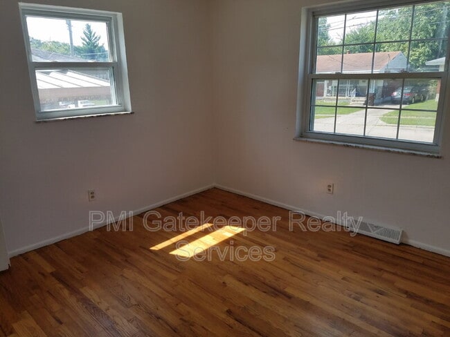 Building Photo - 9128 Orangewood Dr