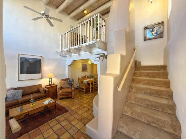 Building Photo - 624 Galisteo St