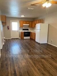 Building Photo - 705 Miracle Ln
