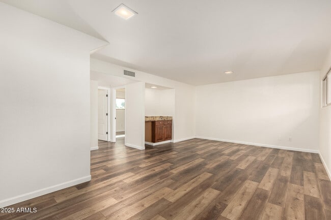 Building Photo - 5031 E Pershing Ave