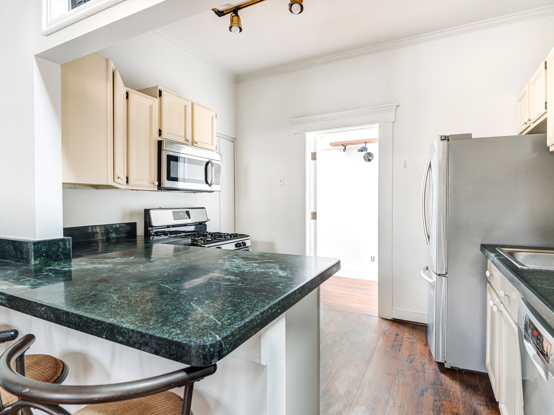 Building Photo - 321 N Park Ave