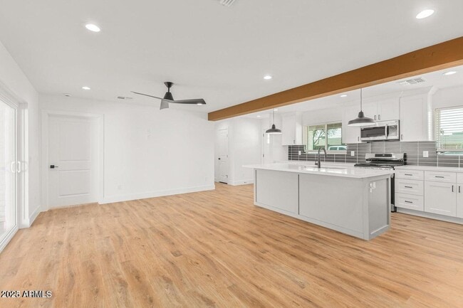 Building Photo - 3016 E Turney Ave