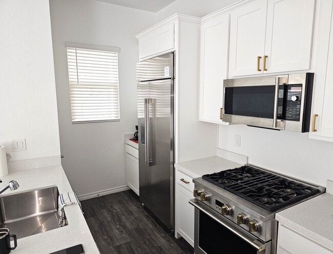 Building Photo - Summerlin West Community!!