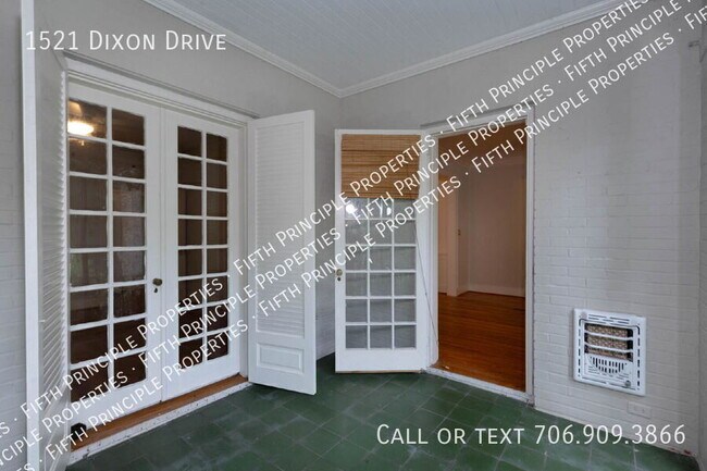 Building Photo - 1521 S Dixon Dr