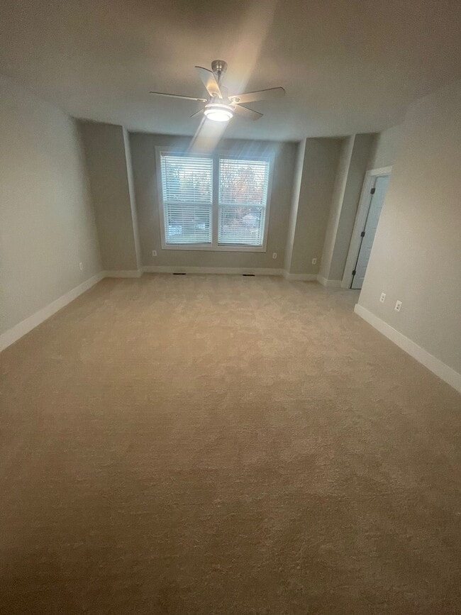 Building Photo - 2707 Acadia Dr