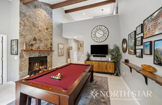 Building Photo - Beautifully Updated Contemporary Home in t...