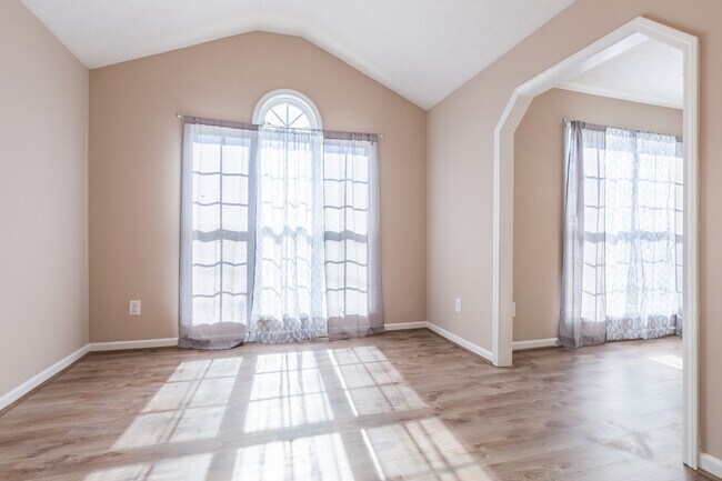 Building Photo - 413 Spurlin Ct