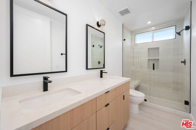 Building Photo - 5246 Auckland Ave