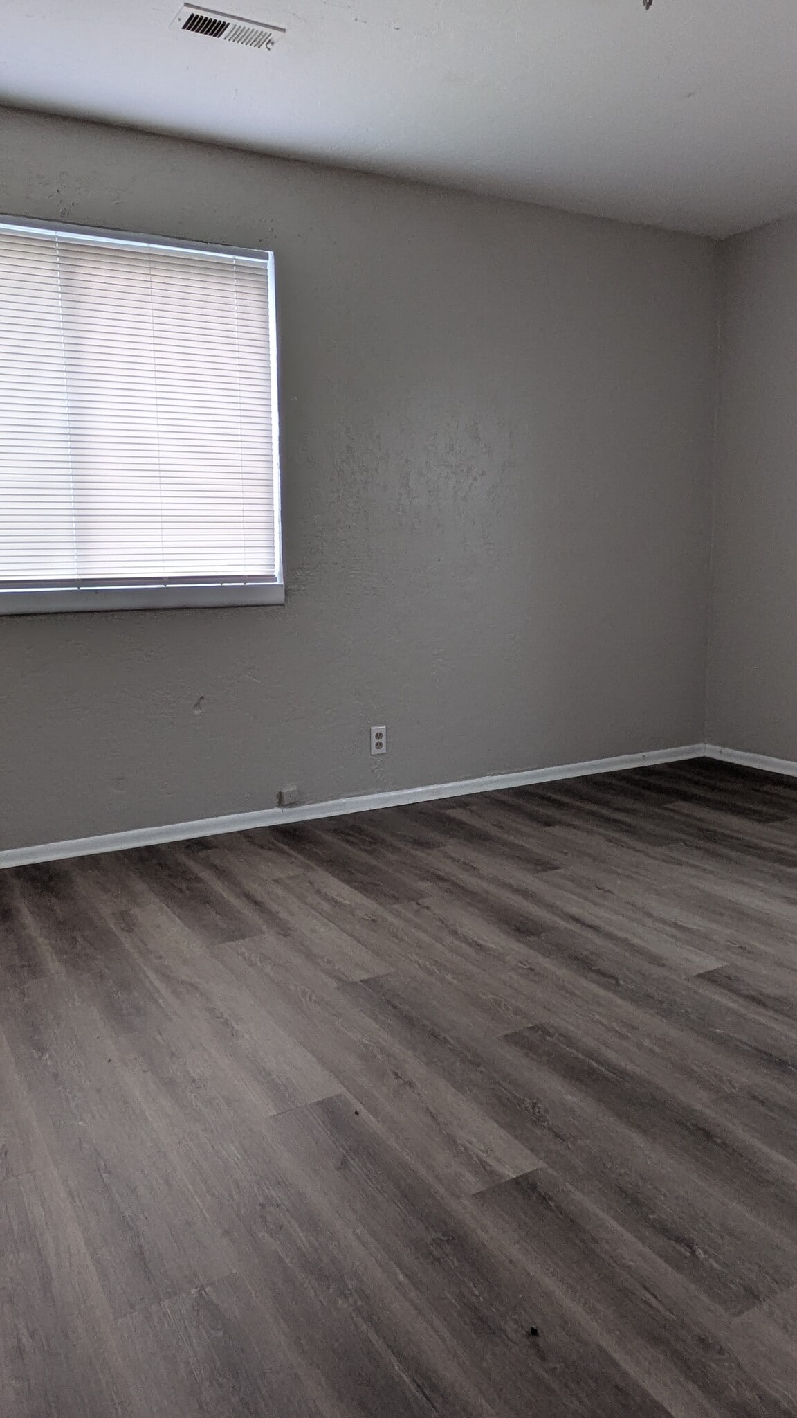 Building Photo - 956 S 1100 W