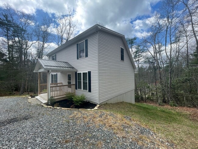 Building Photo - 350 Pinewood Circle