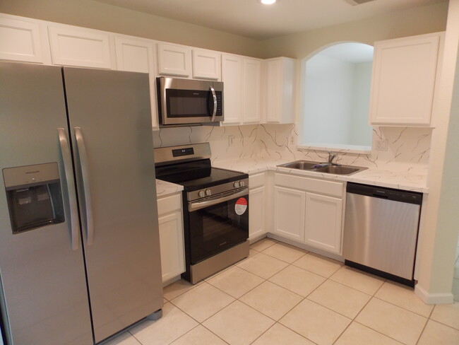 Kitchen - 3040 Waddell Ave