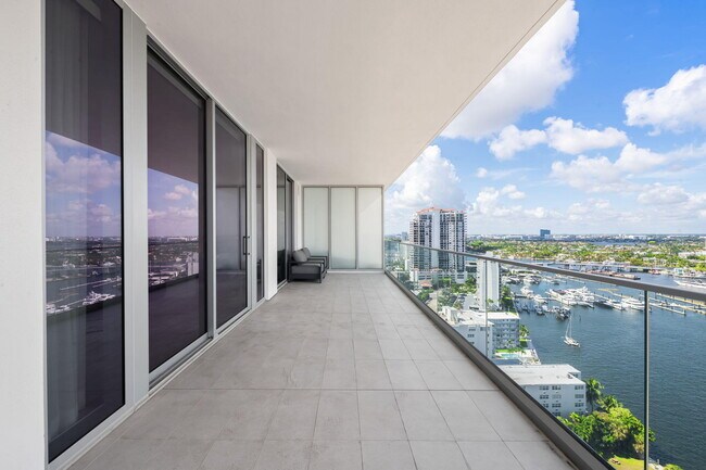 Building Photo - 153 N Seabreeze Blvd