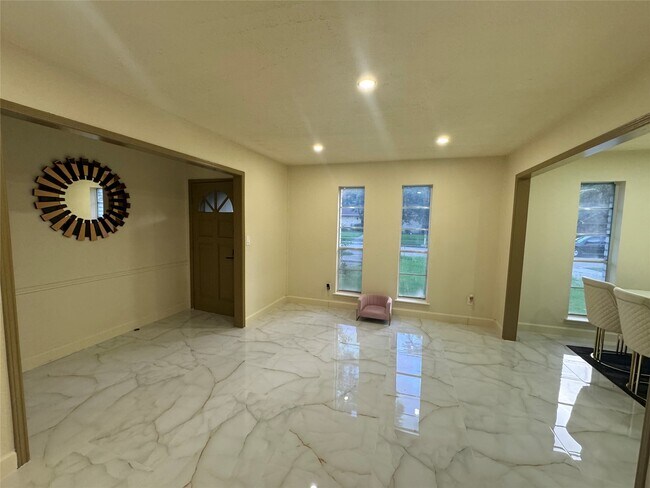 Building Photo - 23230 Canyon Lake Dr