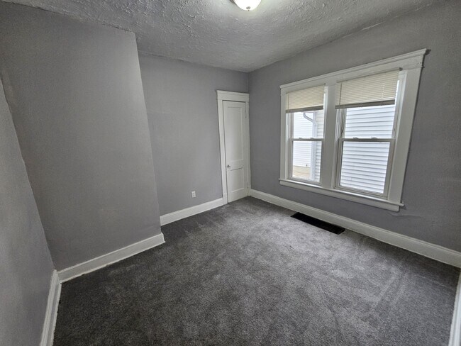 Building Photo - 10602 Earle Ave