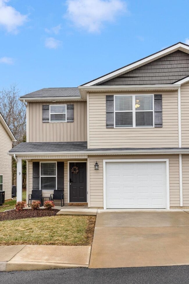 Building Photo - 2927 Watauga Rd