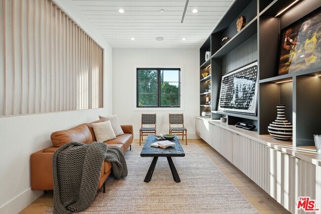 Building Photo - 5124 Calvin Ave