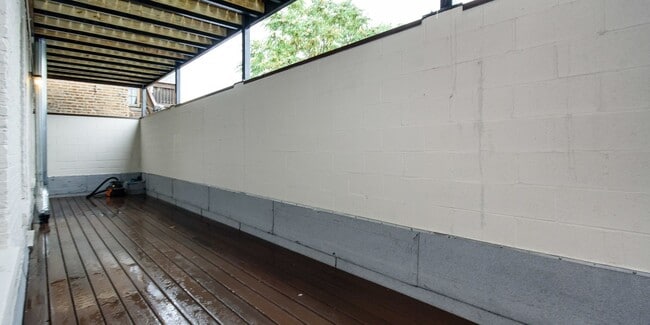 Building Photo - Updated, Spacious 1bd/1bth Ukrainian Village, Avail Now!