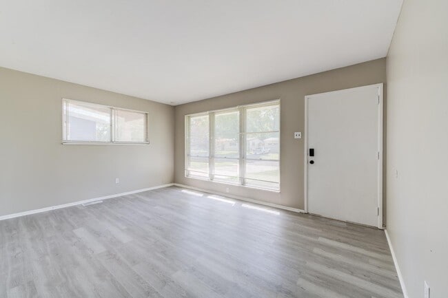 Building Photo - 1710 Kay Dr