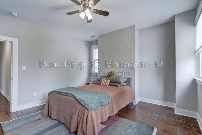 Building Photo - 3022 Groveland Ave