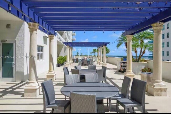 Building Photo - 1200 Brickell Bay Dr