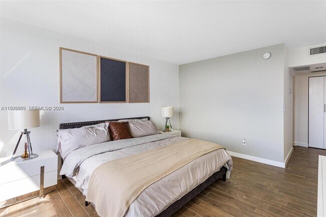 Building Photo - 5600 Collins Ave