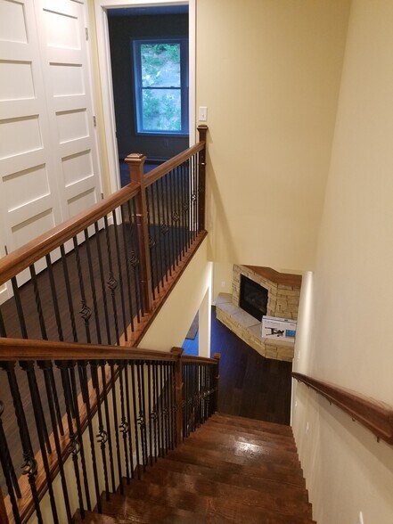 Building Photo - 1408 Sunset Ct