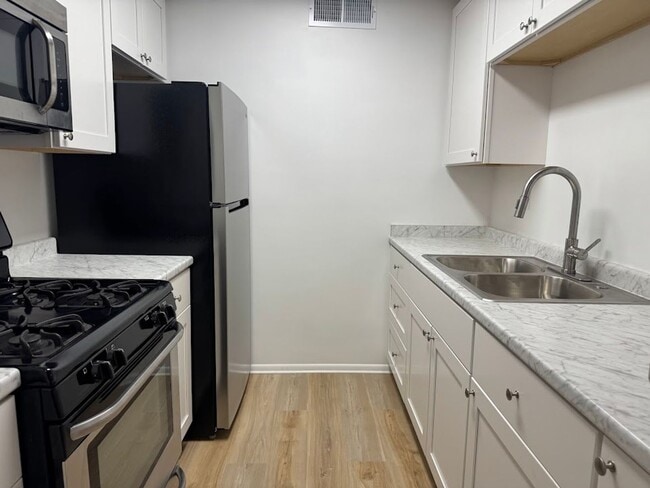 Building Photo - NOW OFFERING $400 OFF MOVE-IN COSTS Utilities Included – First Floor – In-Unit Washer/Dryer