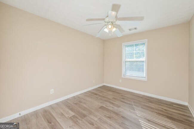 Building Photo - 462 Marsh Lake Rd SE