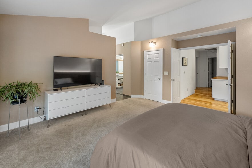 Building Photo - 1557 Bramble Ct