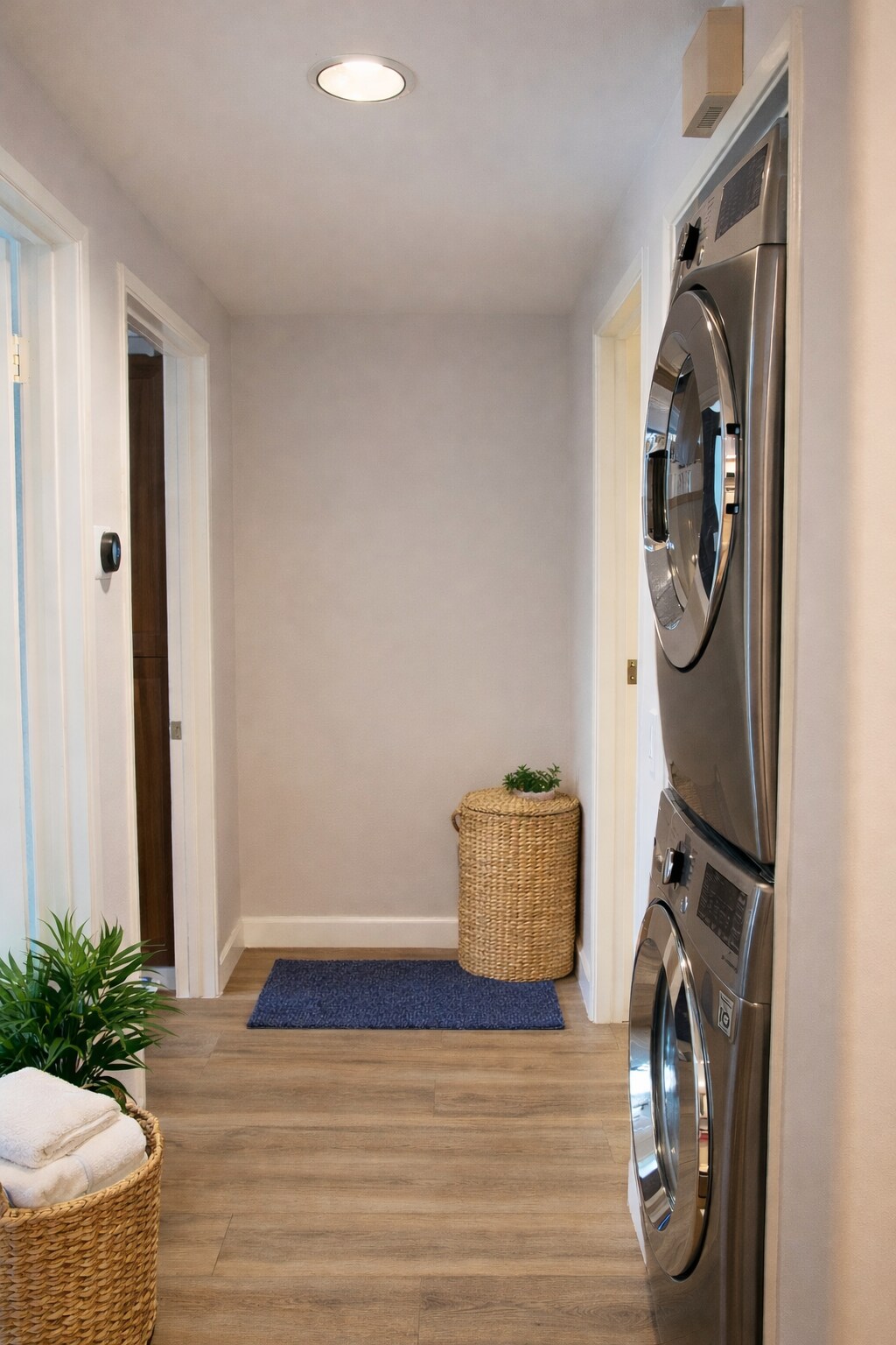 Hallway - 550 Camino de la Reina